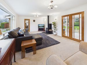 Lounge- click for photo gallery